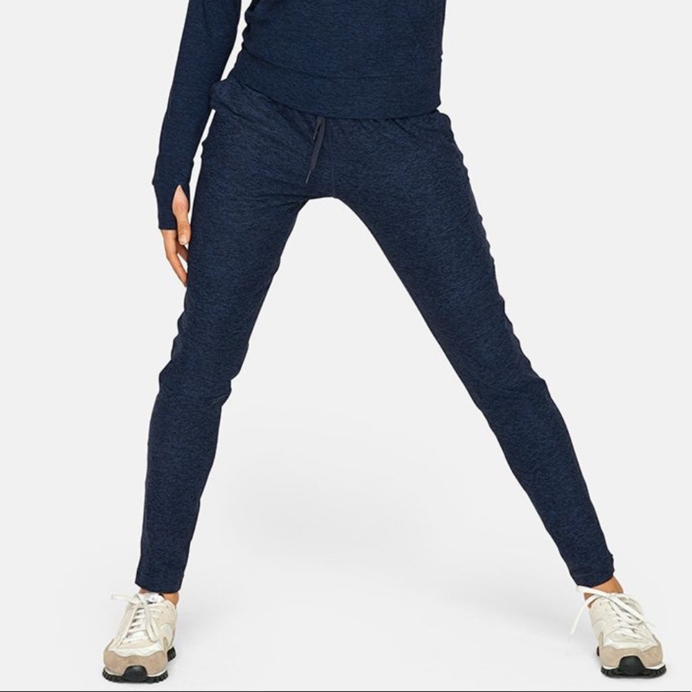 OUTDOOR VOICES CLOUDKNIT SWEATS IN NAVY (SMALL)